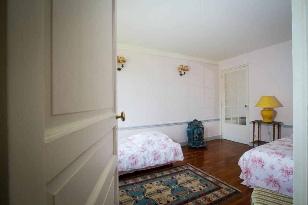 Chateau De La Madeleine Bed & Breakfast Pressagny l'Orgueilleux Bilik gambar