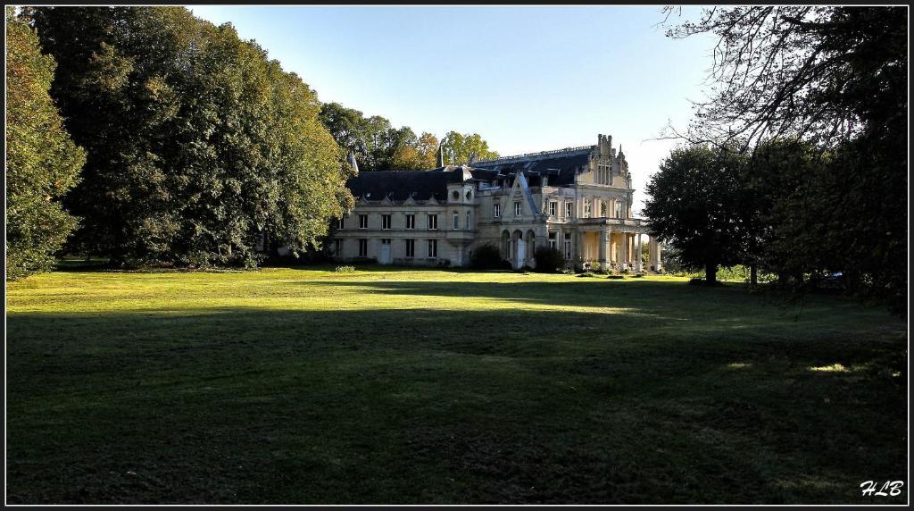 Chateau De La Madeleine Bed & Breakfast Pressagny l'Orgueilleux Luaran gambar